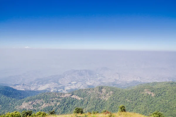 Montanhas e horizonte — Fotografia de Stock