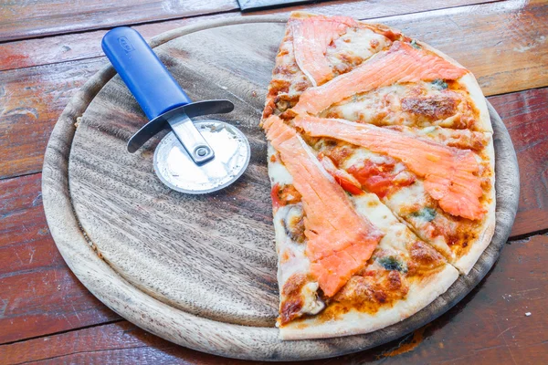 Zalm pizza — Stockfoto