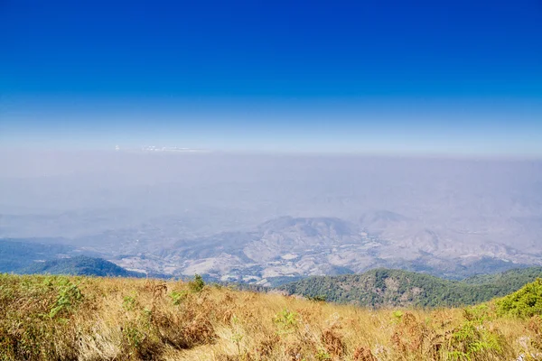 Montanhas e horizonte — Fotografia de Stock