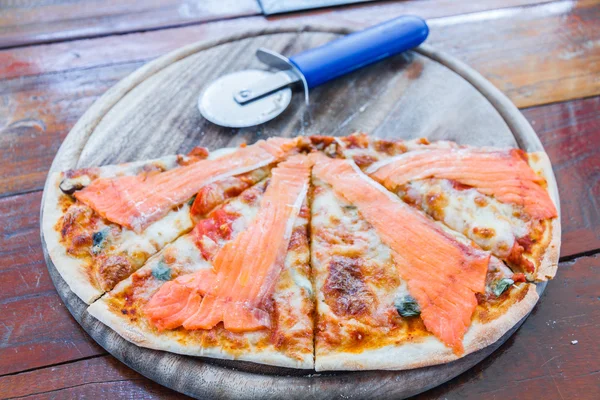 Zalm pizza — Stockfoto