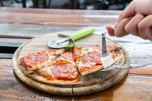 Pizza di salame — Foto Stock