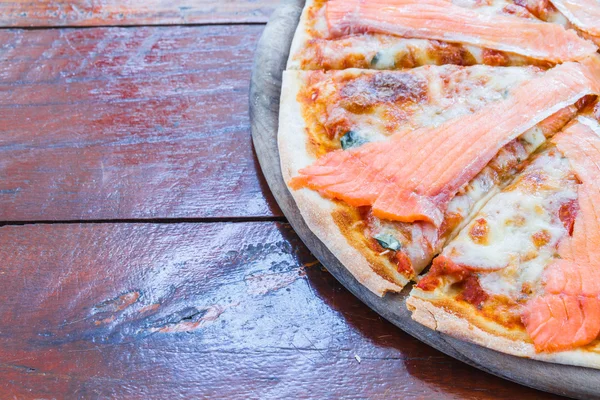 Zalm pizza — Stockfoto