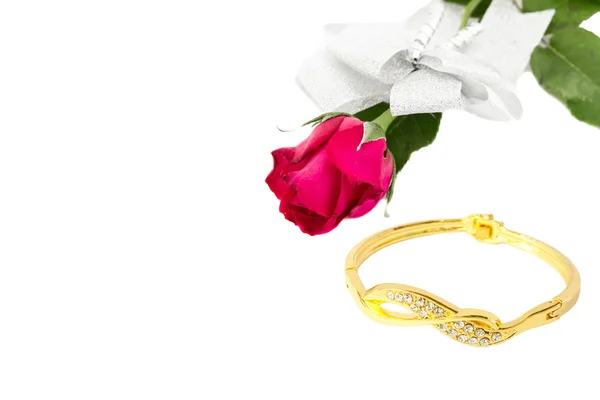 Rose und Armband — Stockfoto