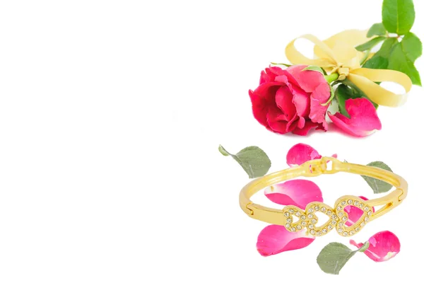 Rosa e pulseira — Fotografia de Stock