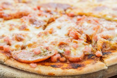 Pizza et sevgilisi ve peynir