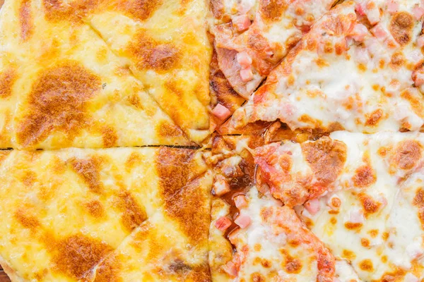 Amante de la carne de pizza y queso —  Fotos de Stock