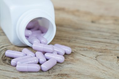 Ahşap masa uyuşturucu