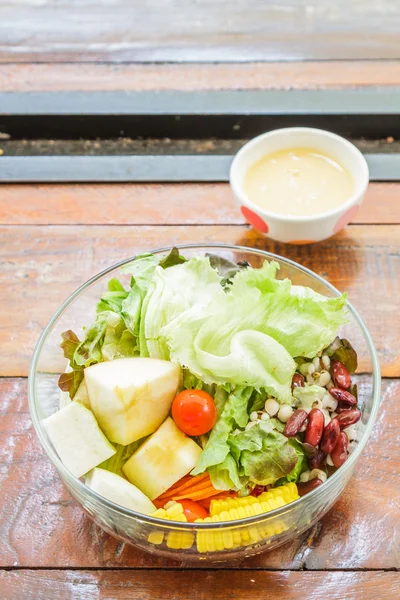 Salada em restaurante — Fotografia de Stock