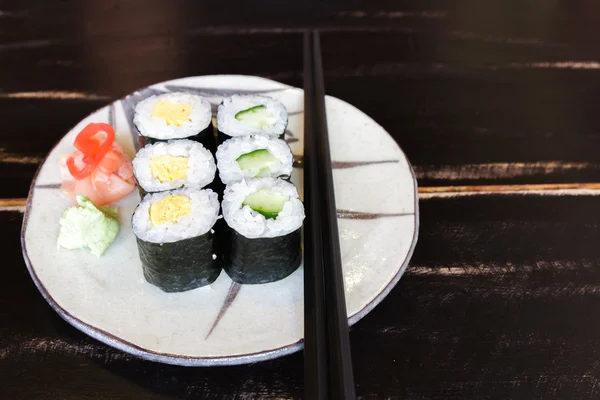 Uovo di sushi e cetriolo — Foto Stock