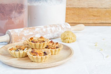 Tart kaju ve kuru üzüm