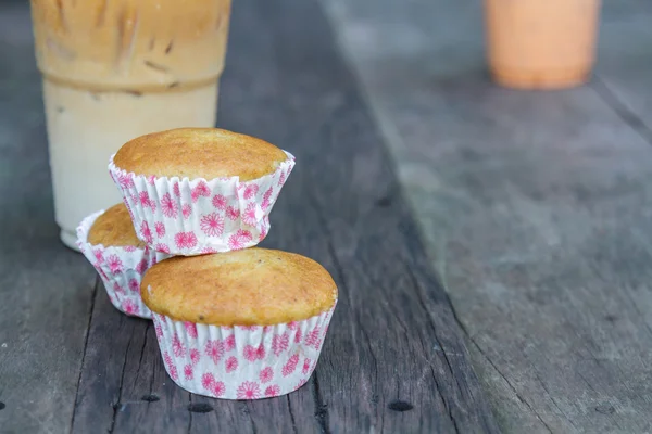 Caffè freddo e torta di banane — Foto Stock