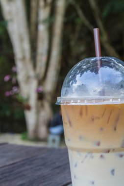 Buzlu kahve ve saman