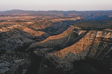 Güney Fransa Cevennes Ulusal Parkı 'ndaki Gorges la Vis Vadisi ve Navacelles sirkinin hava manzarası