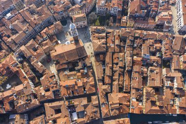 Venedik, İtalya 'daki Venedik çatılarının üst manzarası.