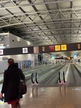 Zaventem, Brüksel, Belçika, 13 Şubat 2021 - Brüksel havalimanı COVID-19 krizi sırasında bomboş