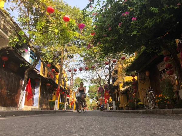 越南广南惠安 2020年1月25日 越南广南古城惠安大街上满是纸灯笼 — 图库照片