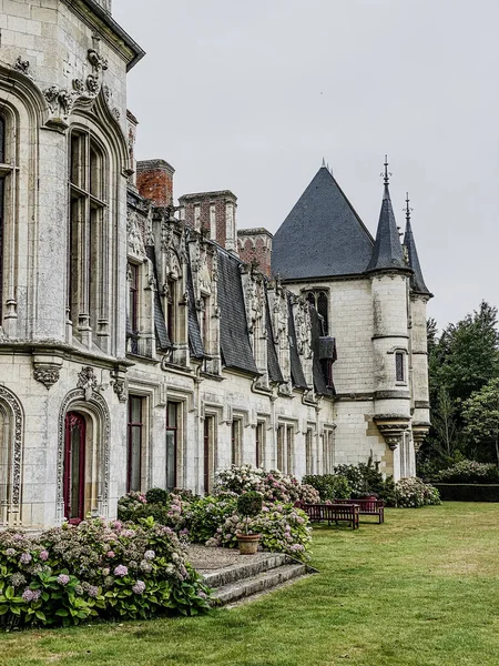 Prestižní Novogotický Hrad Regniere Ecluse Departementu Somme Francii Pikniku — Stock fotografie