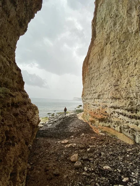 Veulettes Sur Mer Fransa Ağustos 2020 Nsanlar Bir Kireçtaşı Yamacının — Stok fotoğraf