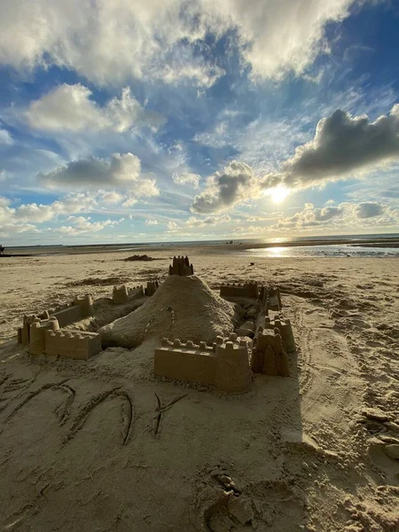 Backlight Του Ήλιου Στην Άμμο Κάστρο Στην Παραλία Wimereux Opal — Φωτογραφία Αρχείου