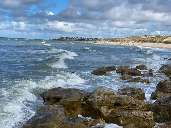 Vue Ambleteuse France Sur Les Vagues Brisant Sur Les Rochers — Photo