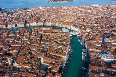 Venedik, Rialto Köprüsü ve gökyüzünden Büyük Kanal