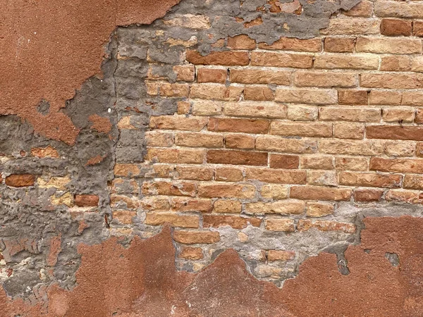 Horizontaler Teil Der Alten Venezianischen Roten Ziegelmauer Mit Verheerenden Ziegeln — Stockfoto