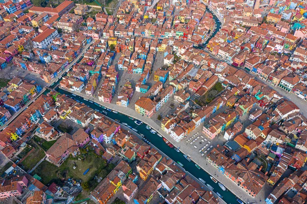 Burano Adası, İtalya ve Venedik 'in renkli evlerinin havadan görünüşü