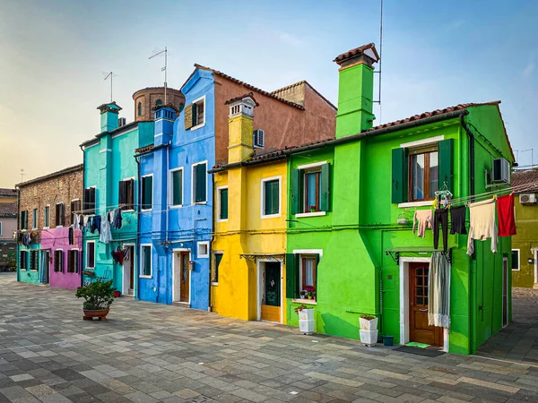 Színes Házak Egy Kis Hagyományos Tér Burano Sziget Velence Olaszország — Stock Fotó