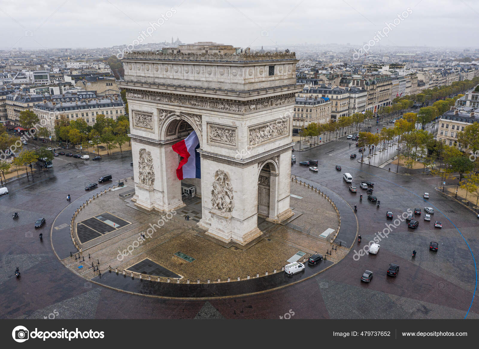 荻原美里さん View from the Ark de Triomphe File:Front view of the Arc de Triomphe, Paris 23 February 2016.jpg