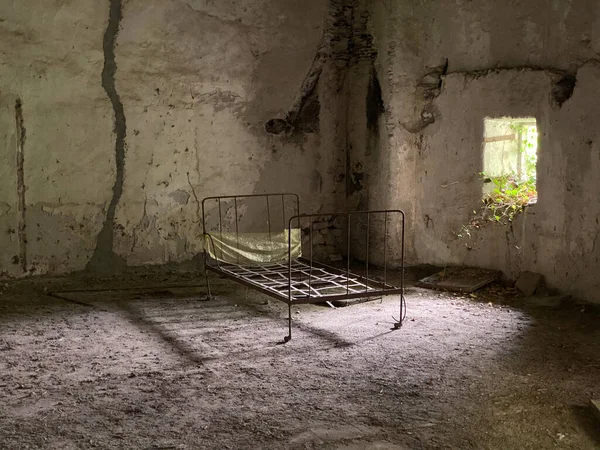 Dormitorio Abandonado Una Casa Ruinas Después Desastre Natural — Foto de Stock