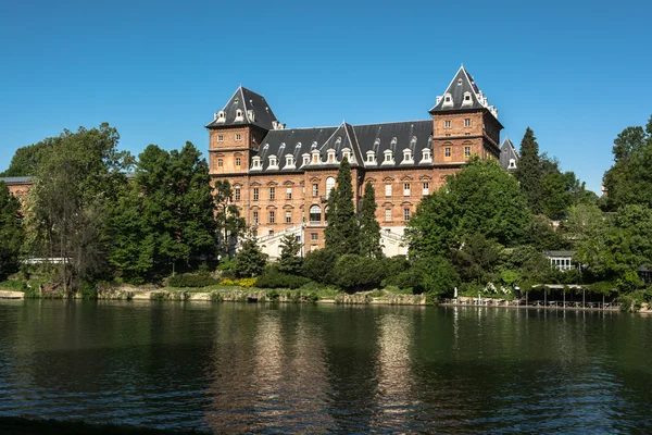 Il castello lungo il Po, Torino, Italia — Foto Stock