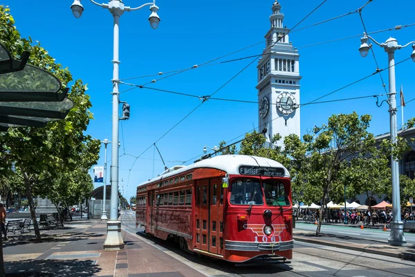 Tram rouge en San Francisco, Californie — Photo