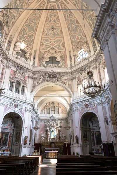 El interior del Santuario en Cherasco, Italia —  Fotos de Stock