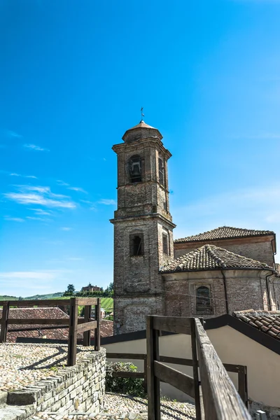 Zvonice v Barbaresco, Itálie — Stock fotografie