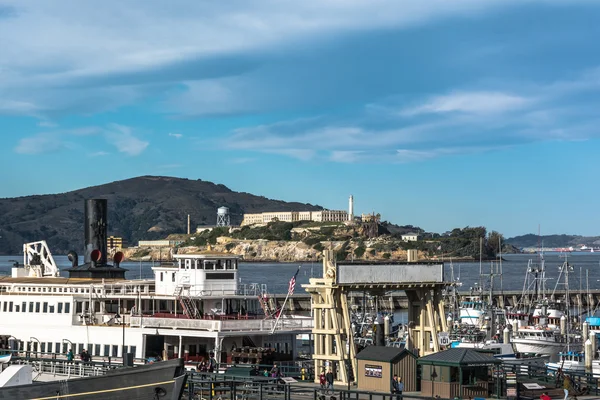 Blick auf die Insel Alcatraz von San Francisco, Kalifornien — Stockfoto