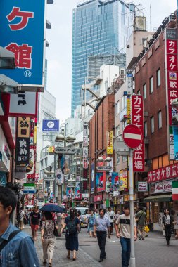 Tokyo, Japonya, Asya - 25 Ağustos 2019: Shibuya Ward Caddesi