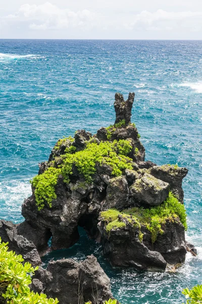 在 Wai'anapanapa，毛伊岛的岩石 — 图库照片