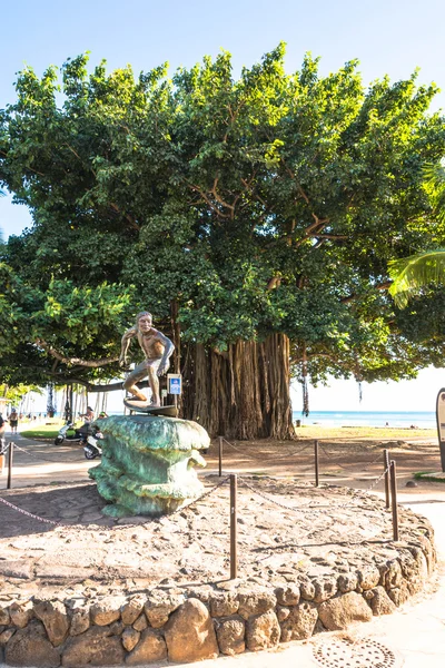 La statue des surfeurs à Waikiki — Photo