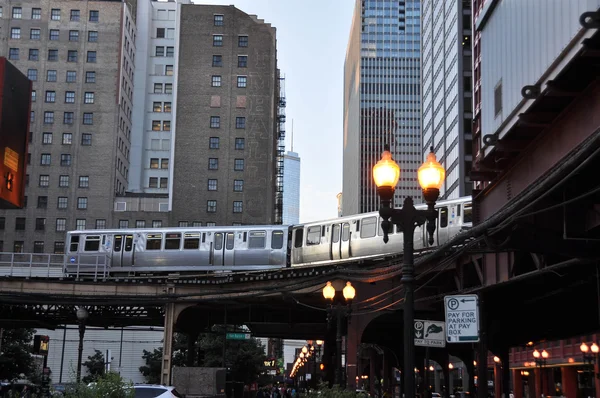 Поезд в Чикаго — стоковое фото