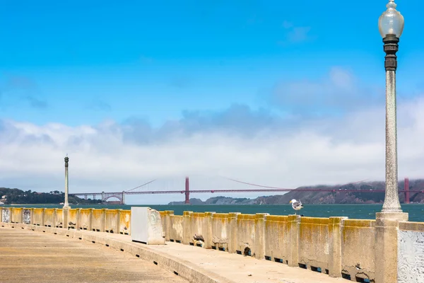 Golden Gate Bridge w chmurach, San Francisco — Zdjęcie stockowe