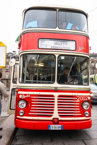 Der historische doppeldeckerbus in turin — Stockfoto