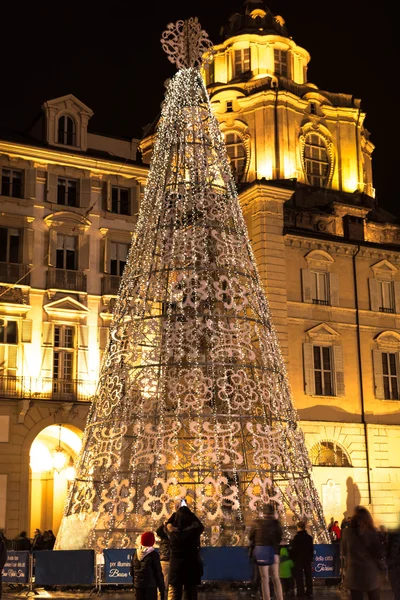 Lumières blanches sur le sapin de Noël à Turin — Photo