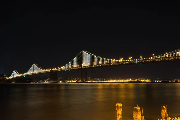 El Puente de la Bahía de noche en San Francisco —  Fotos de Stock