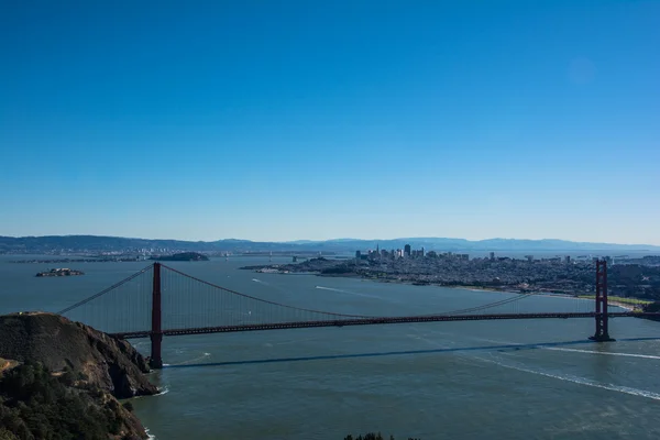 San Francisco y el puente Golden Gate desde Marin Headlands — Foto de Stock