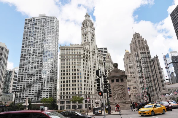 Arranha-céus em Michigan Avenue, em Chicago — Fotografia de Stock