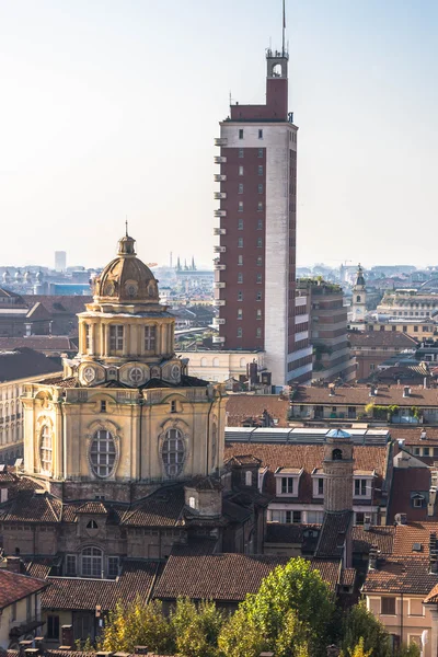 La Cupola di San Lorenzo e il Grattacielo, Torino — Foto Stock