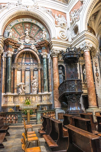 在都灵的 San Lorenzo 教堂讲坛 — 图库照片