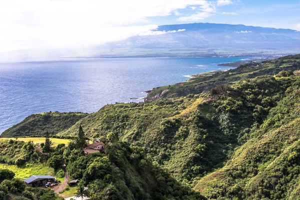 A costa ao longo da costa norte em Maui, Havaí — Fotografia de Stock