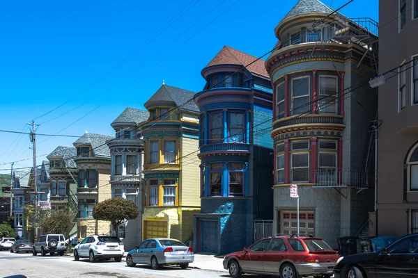 San Francisco evlerde Haight Ashbury boyalı