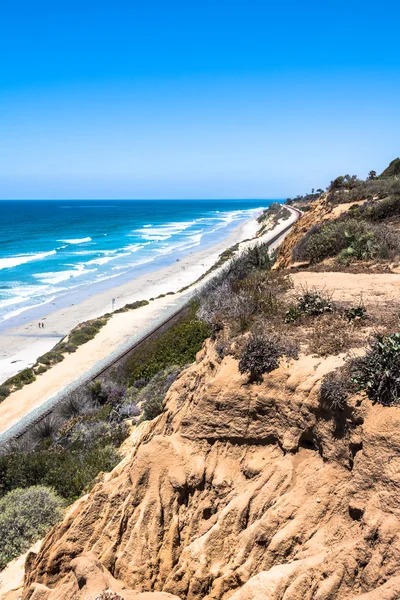 Plage de sable le long de la côte de Del Mar, Californie — Photo